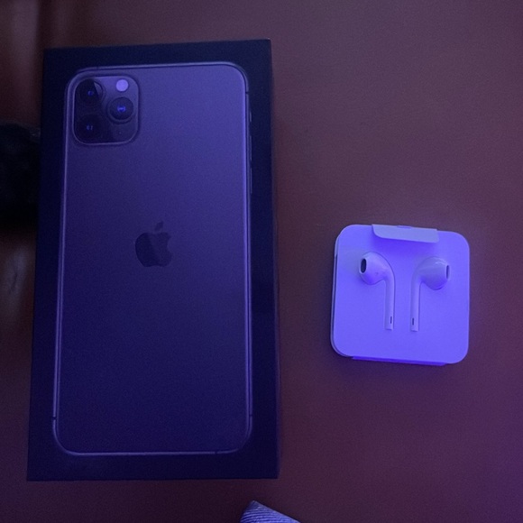 Apple IPhone 11 Pro Max 64 GB - Picture 6 of 6